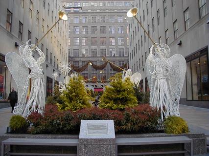 Christmas Decorations around Rockefeller Centre<br>Location: <a href="https://www.google.com/maps/search/?api=1&query=40.75856,-73.97827" target="_new">The Channel Gardens</a>
